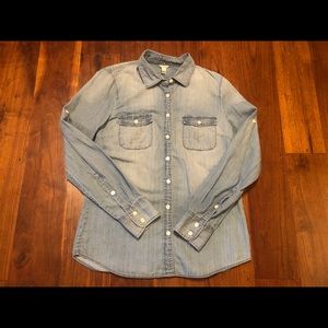 Women’s J.Crew light denim button front shirt